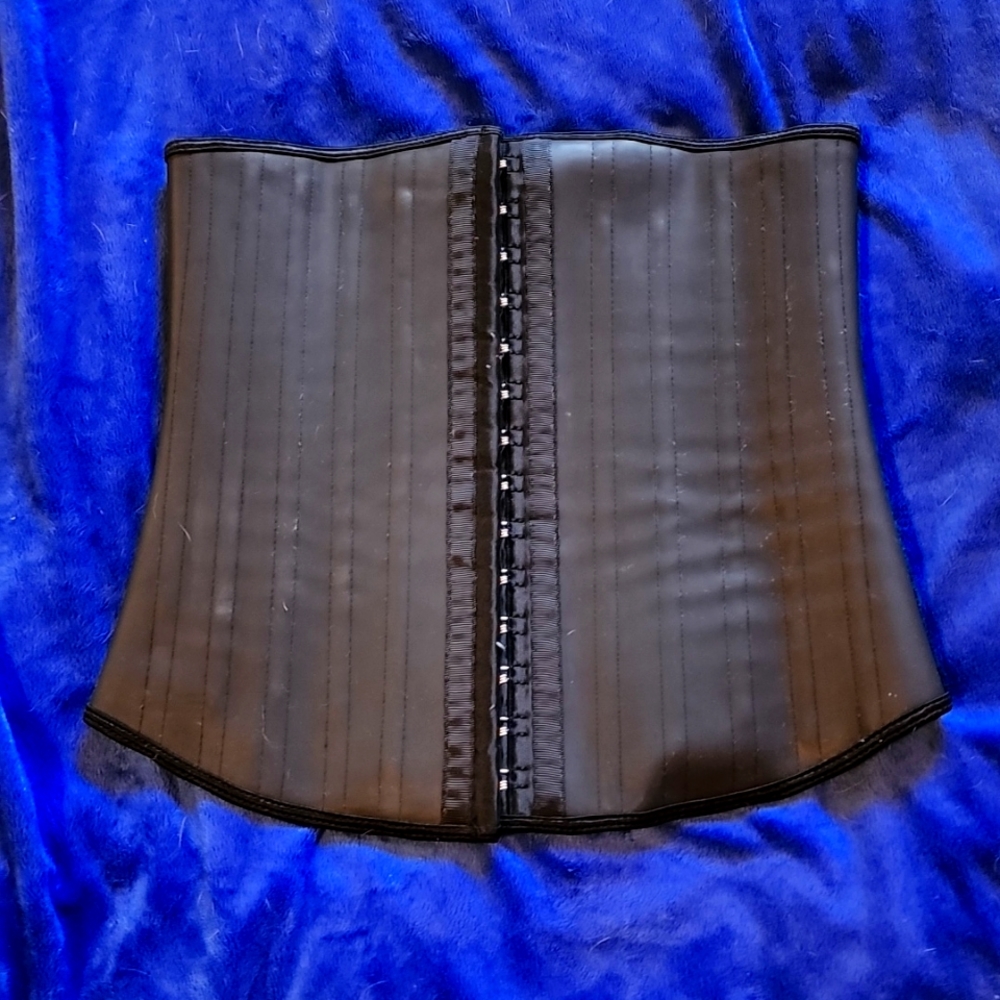 25 bones Yianna waist trainer xs